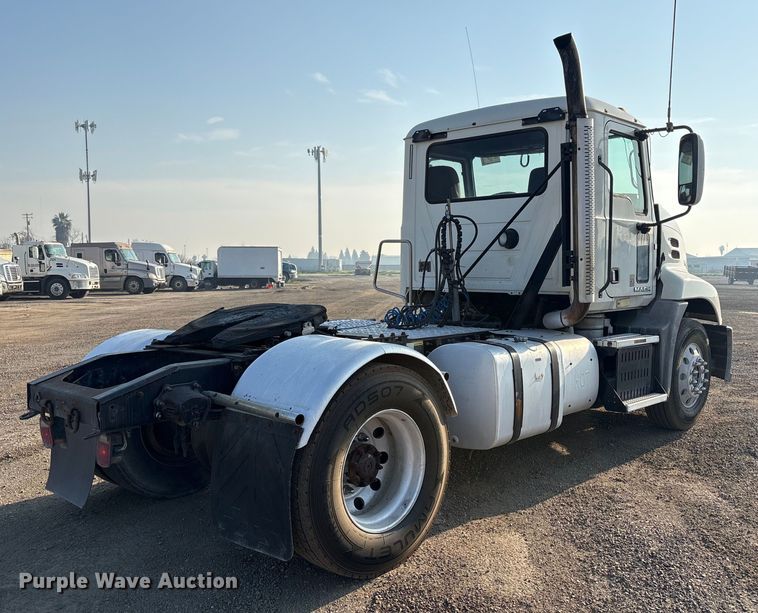 image for item EC8220 2016 Mack CXU612 semi truck