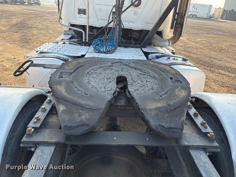 image for item EC8220 2016 Mack CXU612 semi truck