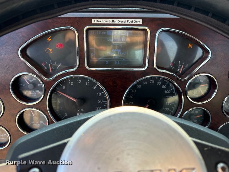 image for item EC8220 2016 Mack CXU612 semi truck