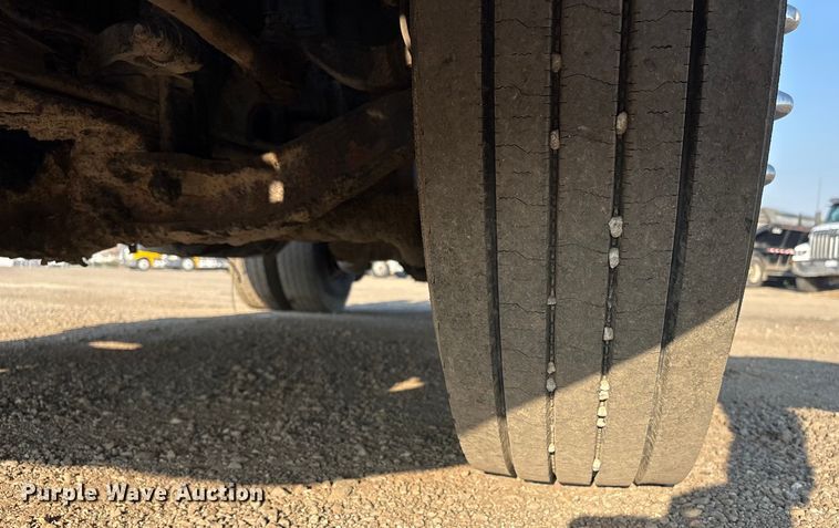 image for item EC8220 2016 Mack CXU612 semi truck