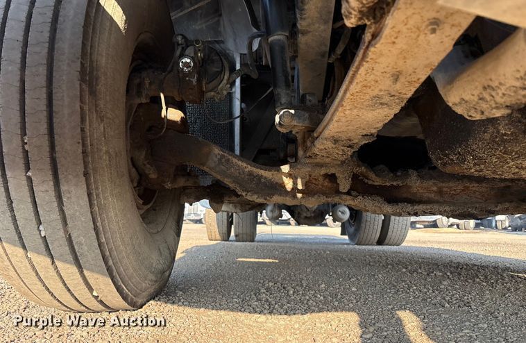 image for item EC8220 2016 Mack CXU612 semi truck