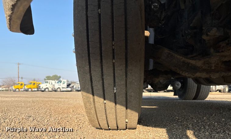 image for item EC8220 2016 Mack CXU612 semi truck