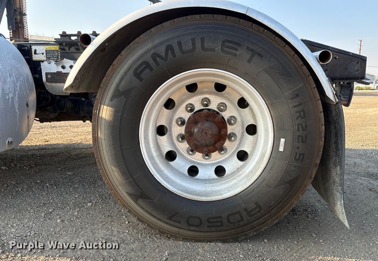 image for item EC8220 2016 Mack CXU612 semi truck