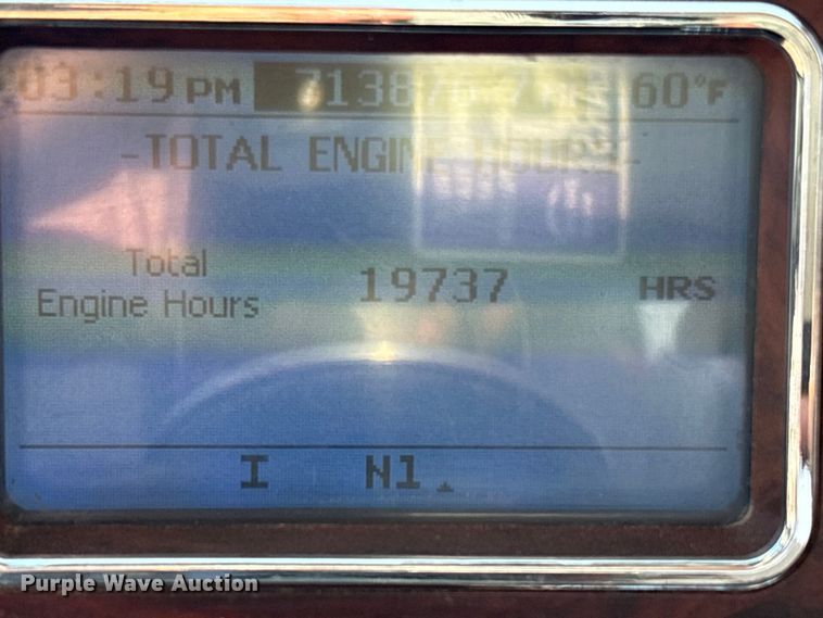 image for item EC8220 2016 Mack CXU612 semi truck