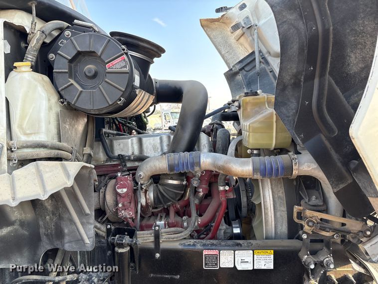 image for item EC8220 2016 Mack CXU612 semi truck