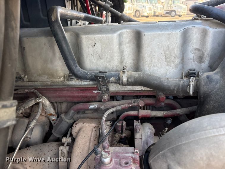 image for item EC8220 2016 Mack CXU612 semi truck