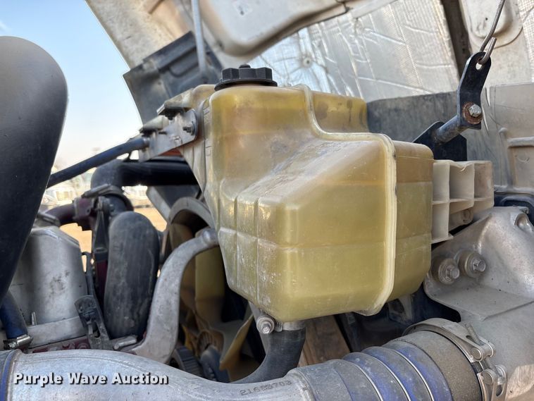 image for item EC8220 2016 Mack CXU612 semi truck