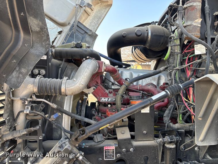 image for item EC8220 2016 Mack CXU612 semi truck