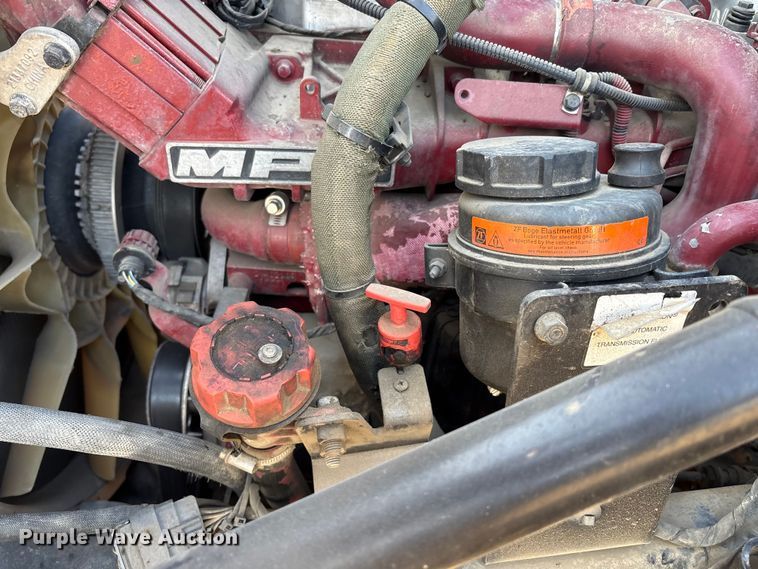 image for item EC8220 2016 Mack CXU612 semi truck