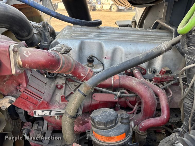 image for item EC8220 2016 Mack CXU612 semi truck