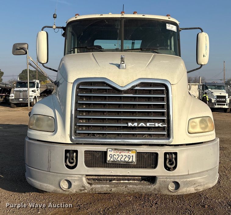 image for item EC8221 2015 Mack CXU612 semi truck