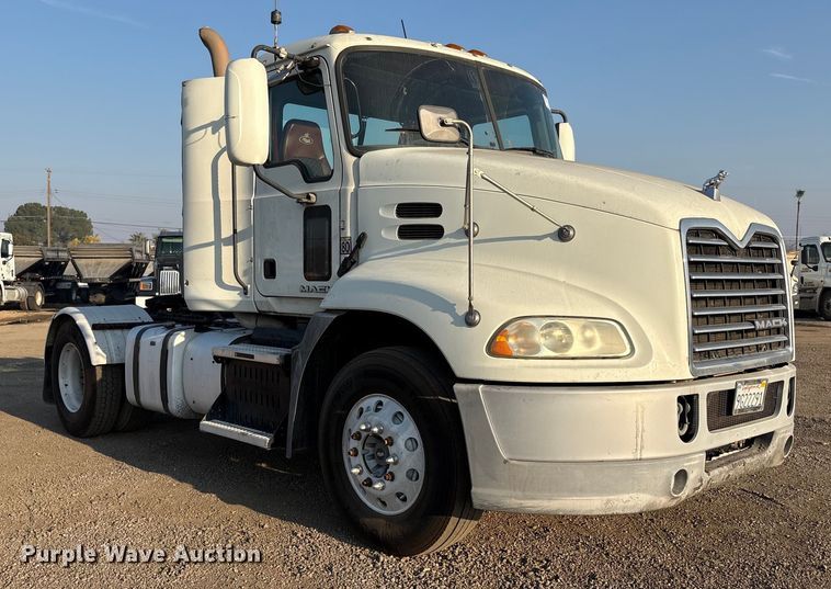 image for item EC8221 2015 Mack CXU612 semi truck