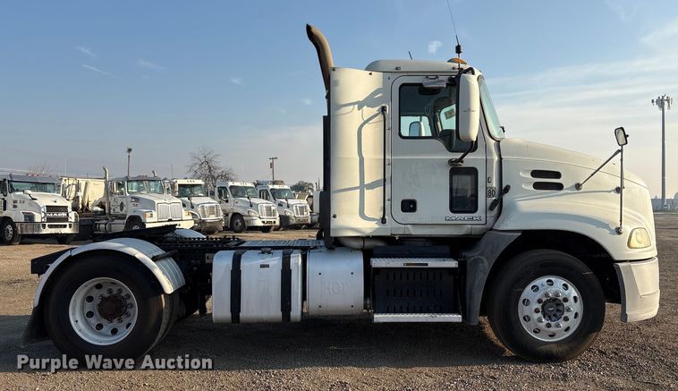 image for item EC8221 2015 Mack CXU612 semi truck