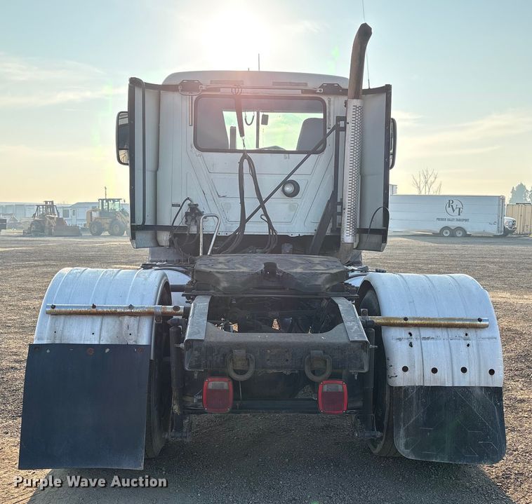 image for item EC8221 2015 Mack CXU612 semi truck