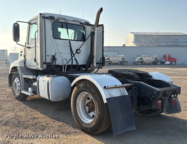 image for item EC8221 2015 Mack CXU612 semi truck