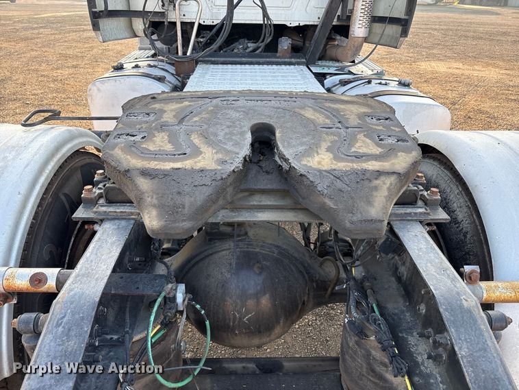 image for item EC8221 2015 Mack CXU612 semi truck