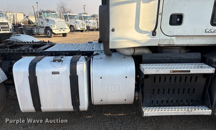 image for item EC8221 2015 Mack CXU612 semi truck