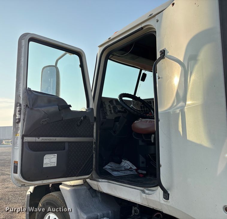 image for item EC8221 2015 Mack CXU612 semi truck