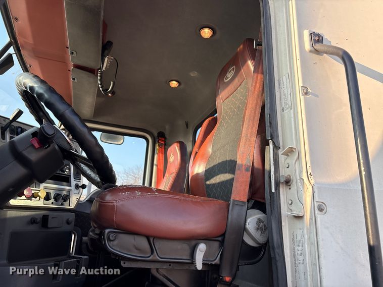 image for item EC8221 2015 Mack CXU612 semi truck