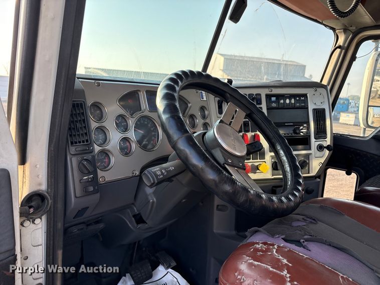 image for item EC8221 2015 Mack CXU612 semi truck