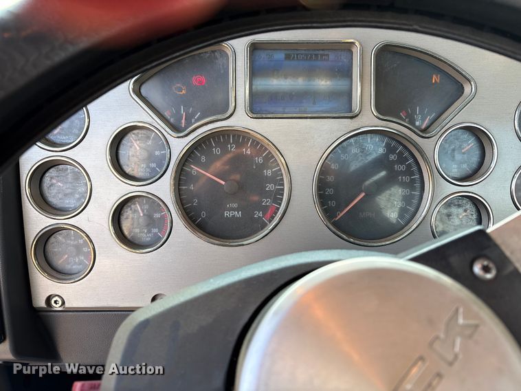 image for item EC8221 2015 Mack CXU612 semi truck