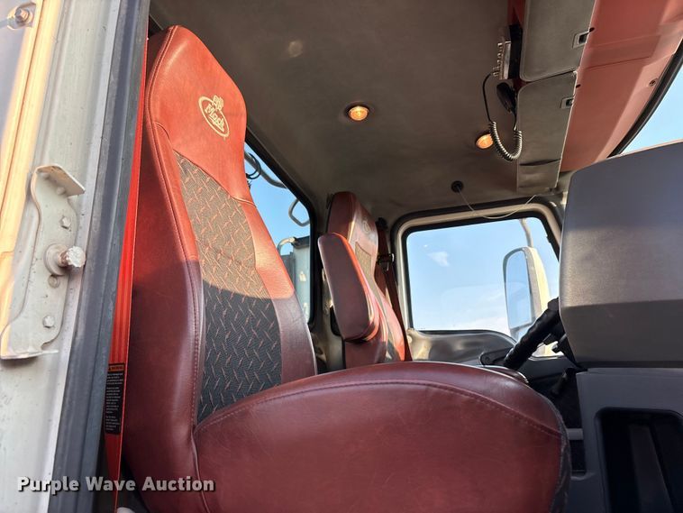 image for item EC8221 2015 Mack CXU612 semi truck