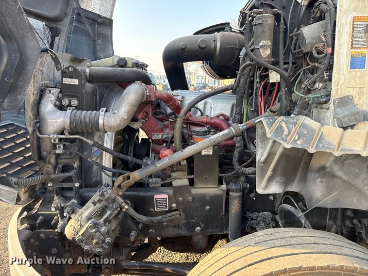 image for item EC8221 2015 Mack CXU612 semi truck