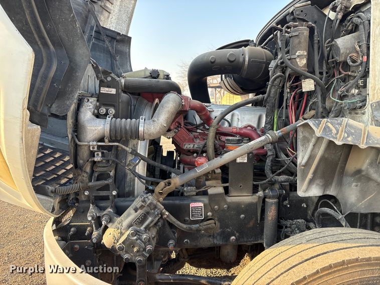 image for item EC8221 2015 Mack CXU612 semi truck