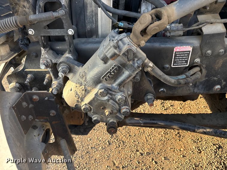 image for item EC8221 2015 Mack CXU612 semi truck