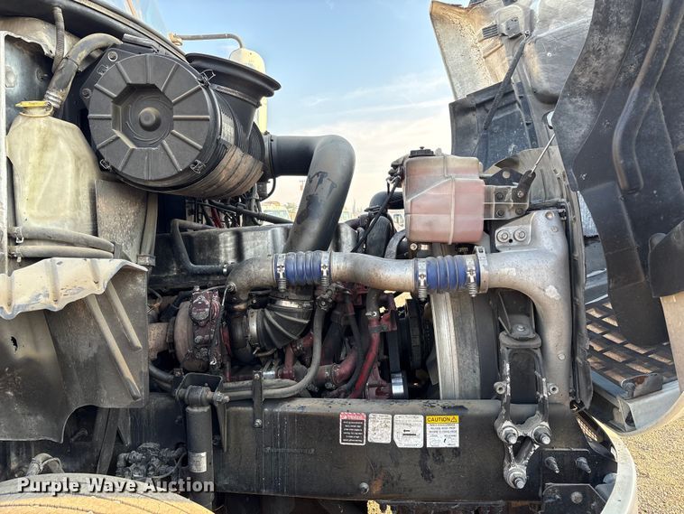 image for item EC8221 2015 Mack CXU612 semi truck