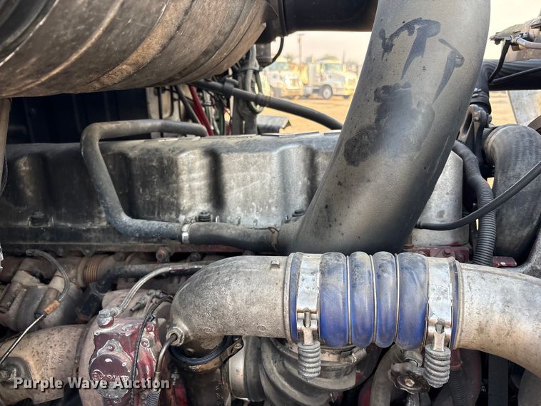 image for item EC8221 2015 Mack CXU612 semi truck