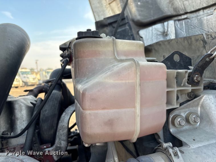 image for item EC8221 2015 Mack CXU612 semi truck