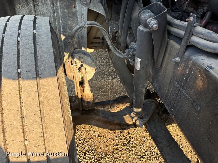 image for item EC8221 2015 Mack CXU612 semi truck