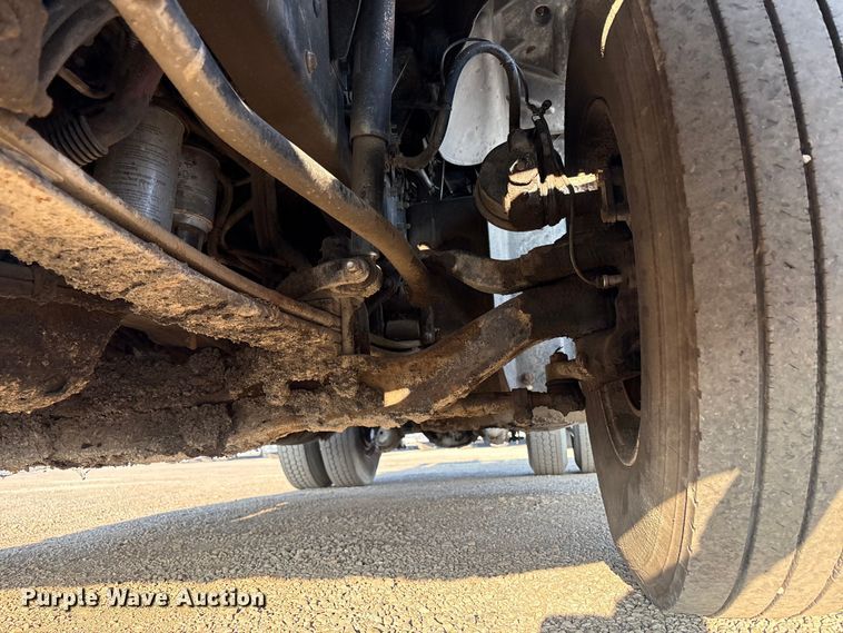 image for item EC8221 2015 Mack CXU612 semi truck