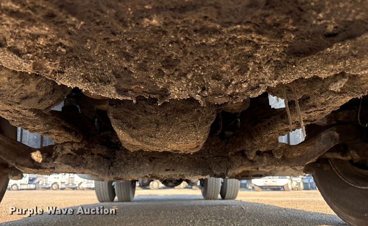 image for item EC8221 2015 Mack CXU612 semi truck