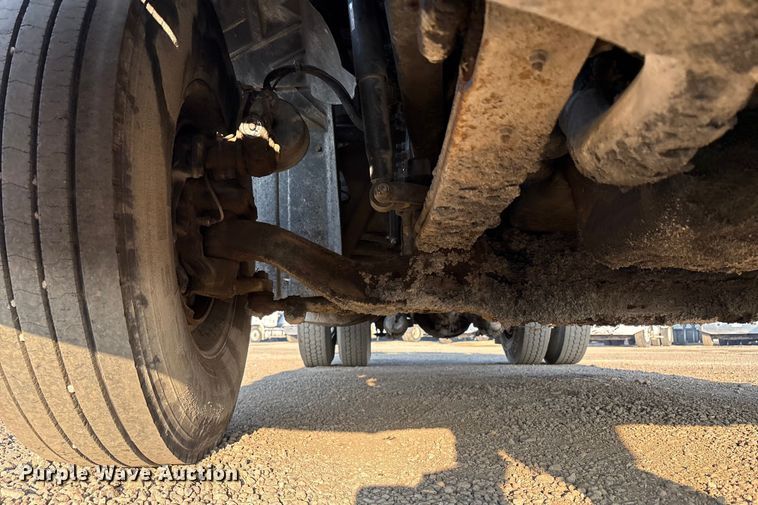 image for item EC8221 2015 Mack CXU612 semi truck