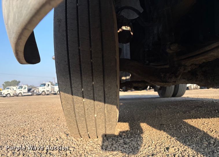 image for item EC8221 2015 Mack CXU612 semi truck