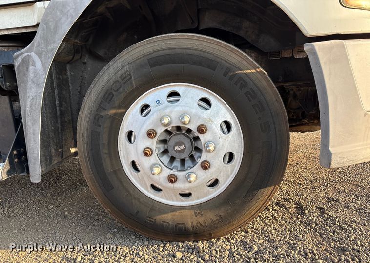 image for item EC8221 2015 Mack CXU612 semi truck