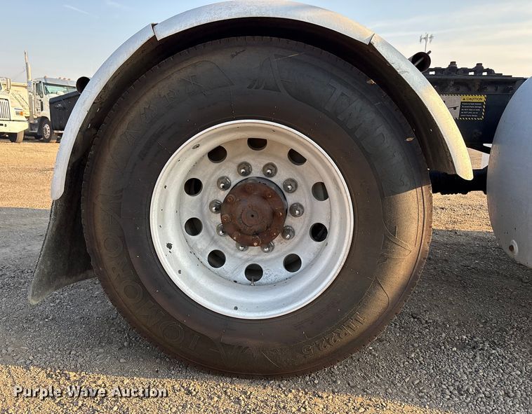 image for item EC8221 2015 Mack CXU612 semi truck