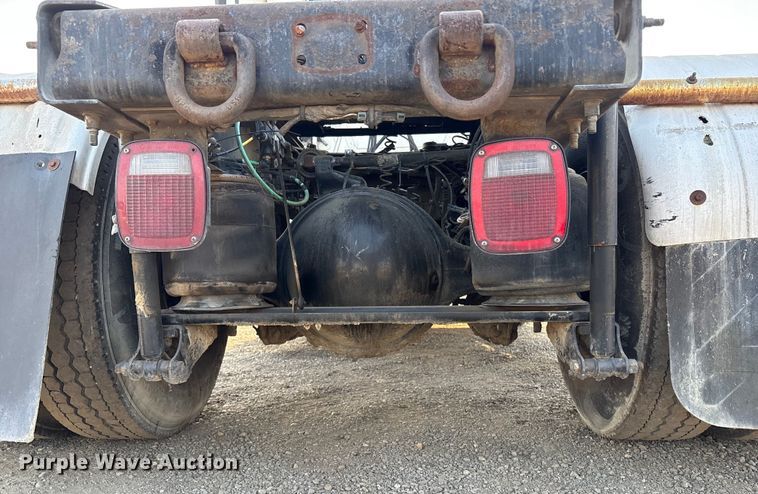 image for item EC8221 2015 Mack CXU612 semi truck