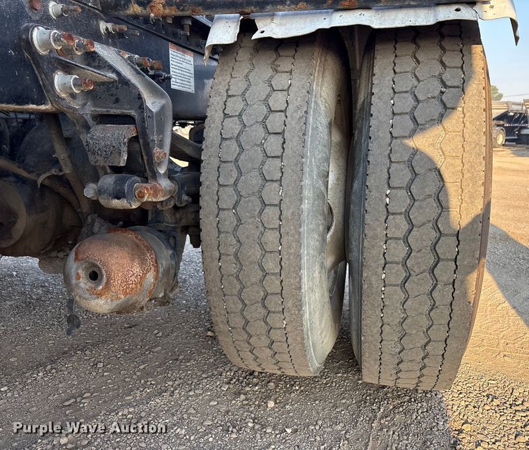 image for item EC8221 2015 Mack CXU612 semi truck