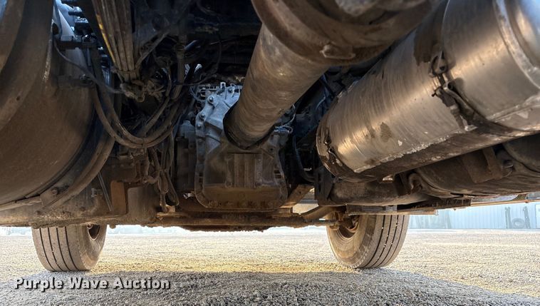 image for item EC8221 2015 Mack CXU612 semi truck