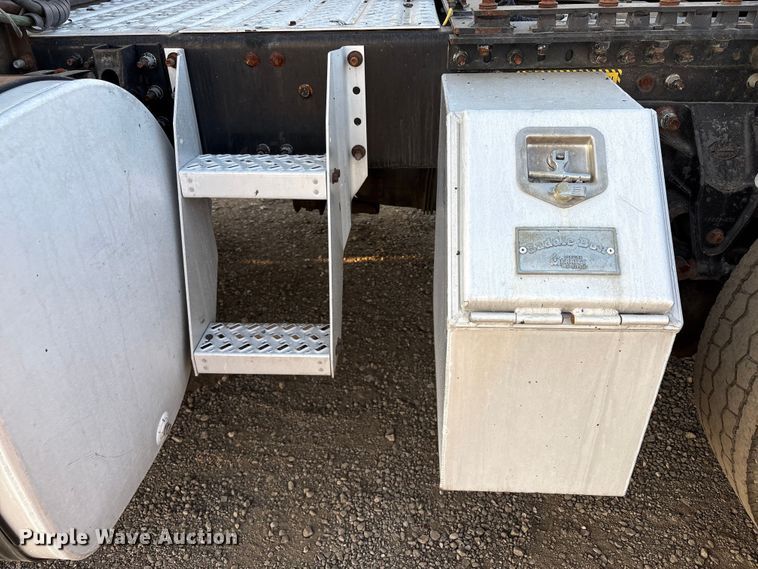 image for item EC8222 2015 Mack CXU612 semi truck