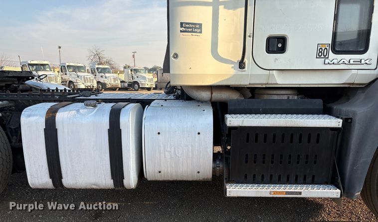 image for item EC8222 2015 Mack CXU612 semi truck