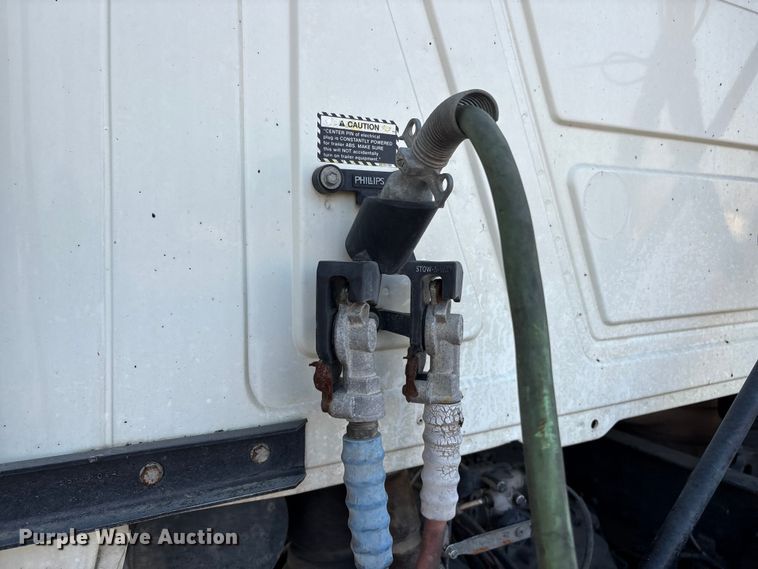 image for item EC8222 2015 Mack CXU612 semi truck