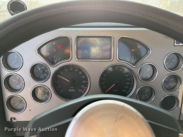 image for item EC8222 2015 Mack CXU612 semi truck