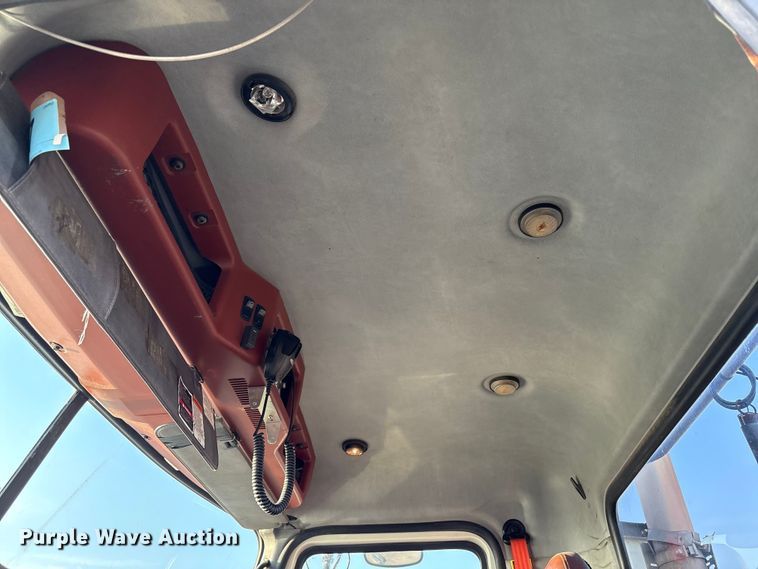 image for item EC8222 2015 Mack CXU612 semi truck