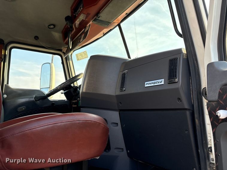 image for item EC8222 2015 Mack CXU612 semi truck