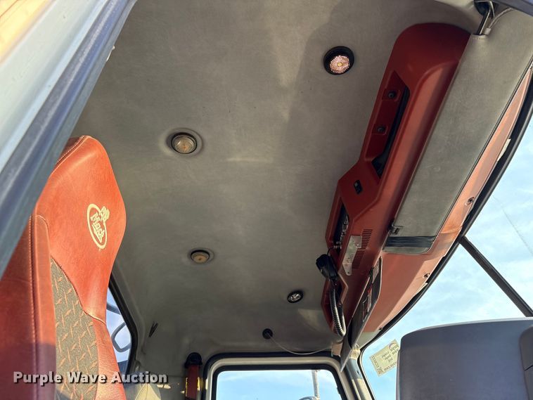 image for item EC8222 2015 Mack CXU612 semi truck