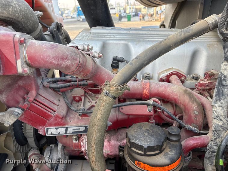 image for item EC8222 2015 Mack CXU612 semi truck